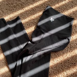 Leggings: strong physiquez